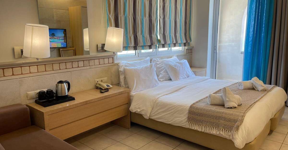 Ein Foto Glaros Beach Hotel