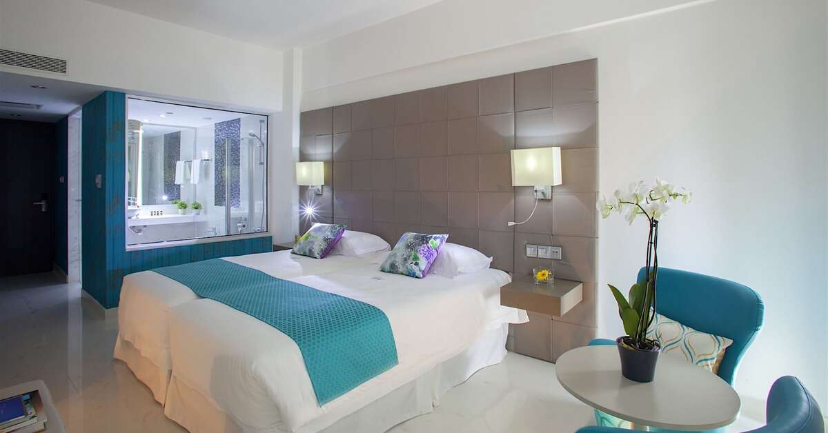 Een foto van The King Evelthon Beach Hotel & Resort