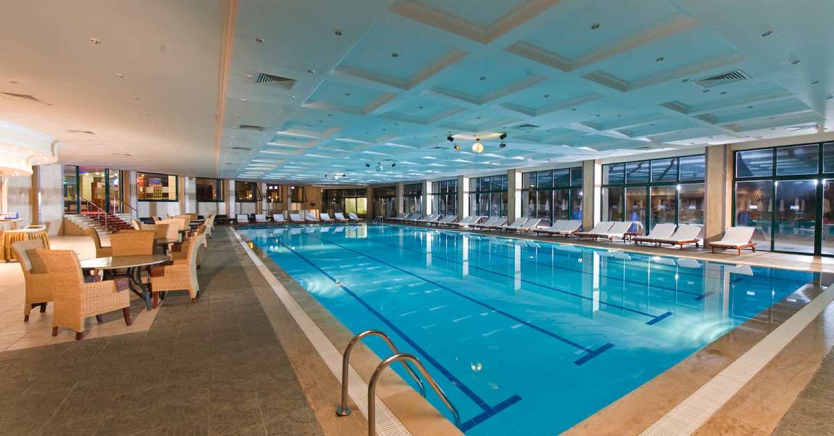 Een foto van het zwembad bij Delphin Deluxe Hotel