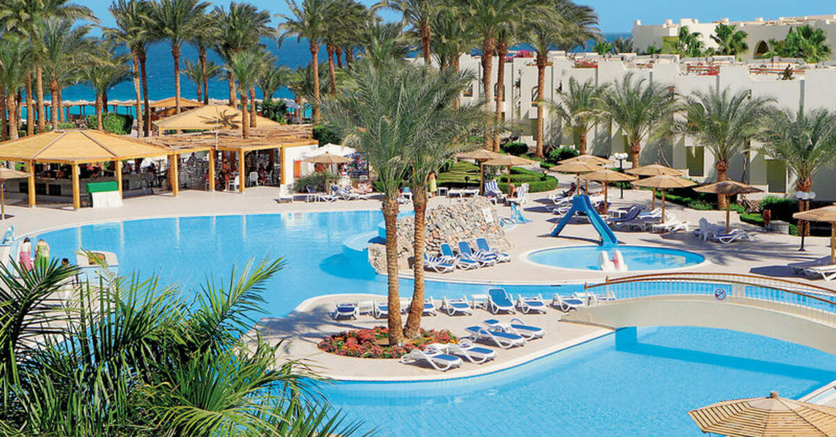 Ein Foto vom Pool im Palm Beach Resort