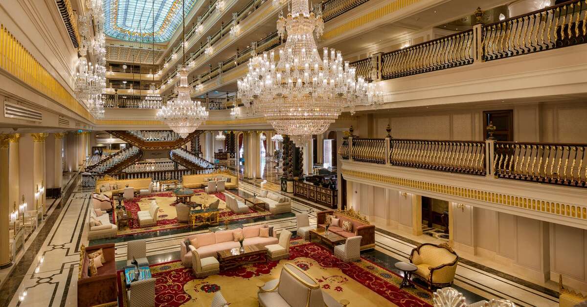 Een foto van het interieur van Mardan Palace