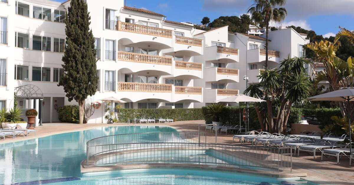 Een foto van het zwembad bij La Pergola Aparthotel