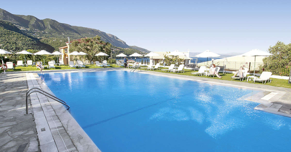 Een foto van het zwembad bij Hotel Yannis Corfu
