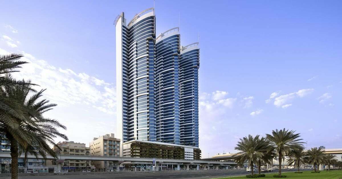 Een foto van de buitenkant van Novotel Dubai Al Barsha