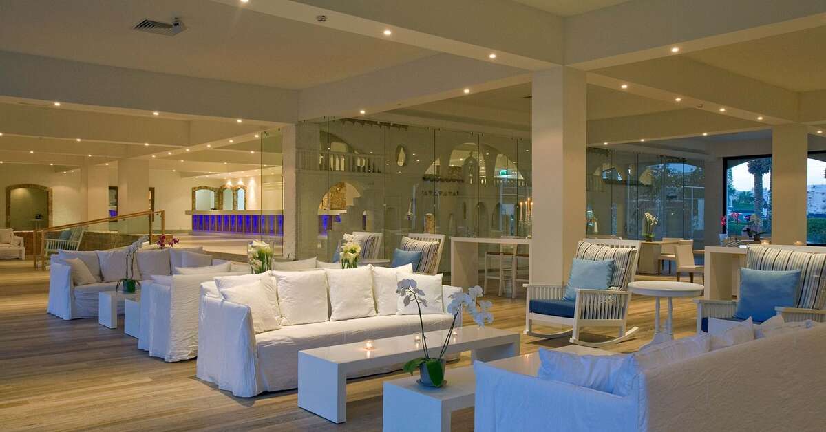 Een foto van het interieur van Sandy Beach Hotel & Spa