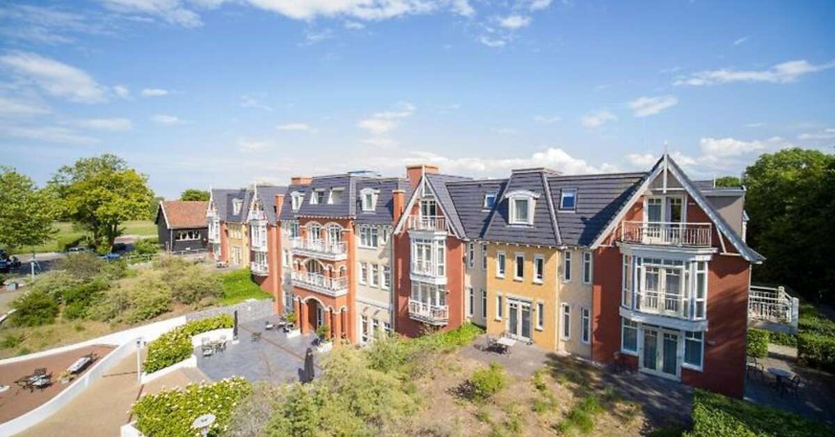 Een foto van de buitenkant van Grand Hotel Ter Duin