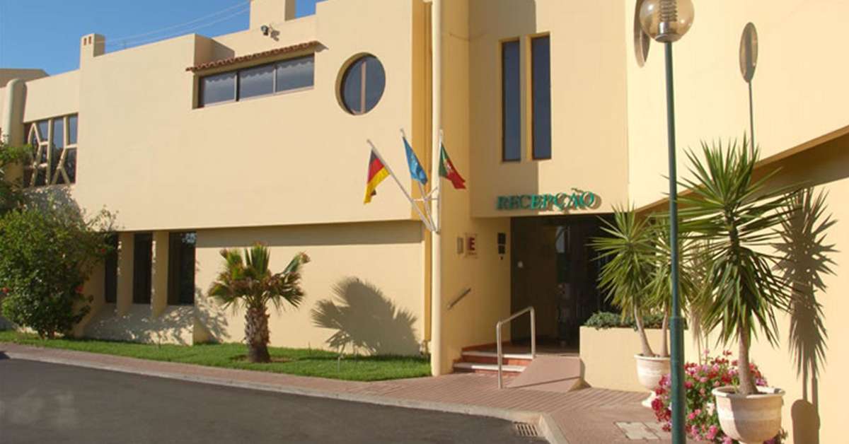Een foto van de buitenkant van Praia Da Lota Hotel & Appartementen