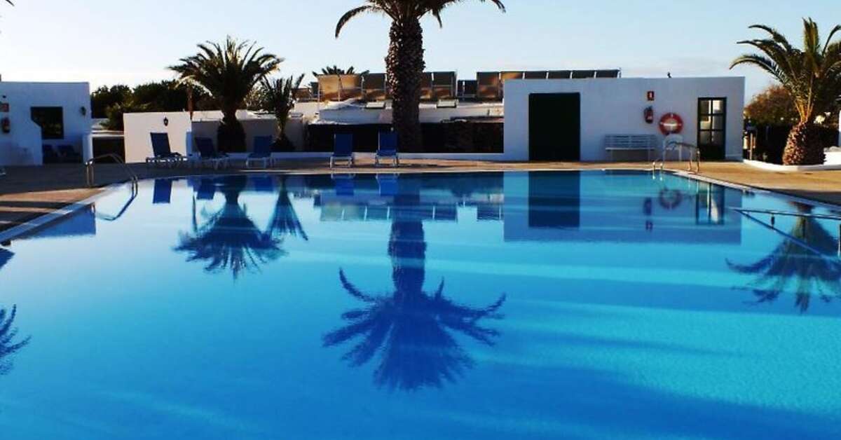 Een foto van het zwembad bij Casas Heddy