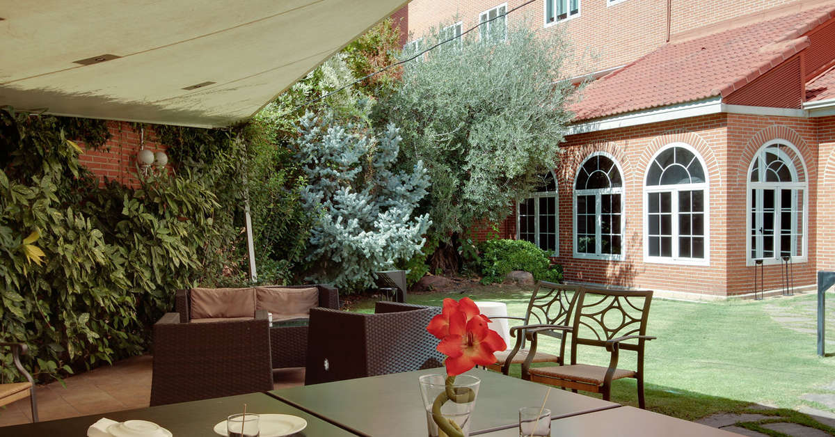 Ein Foto von der Terrasse im Rafaelhoteles Atocha