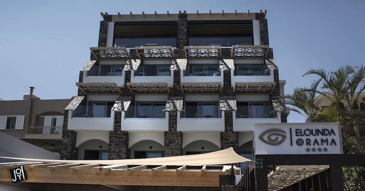 Ein Foto von der Außenansicht des Elounda Orama