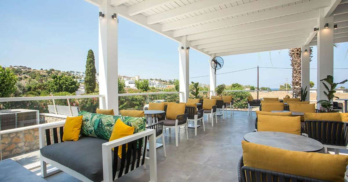 Een foto van het terras bij Lindos White Hotel & Suites