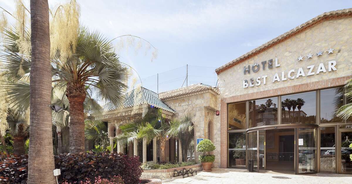 Een foto van de buitenkant van Aparthotel Best Alcazar