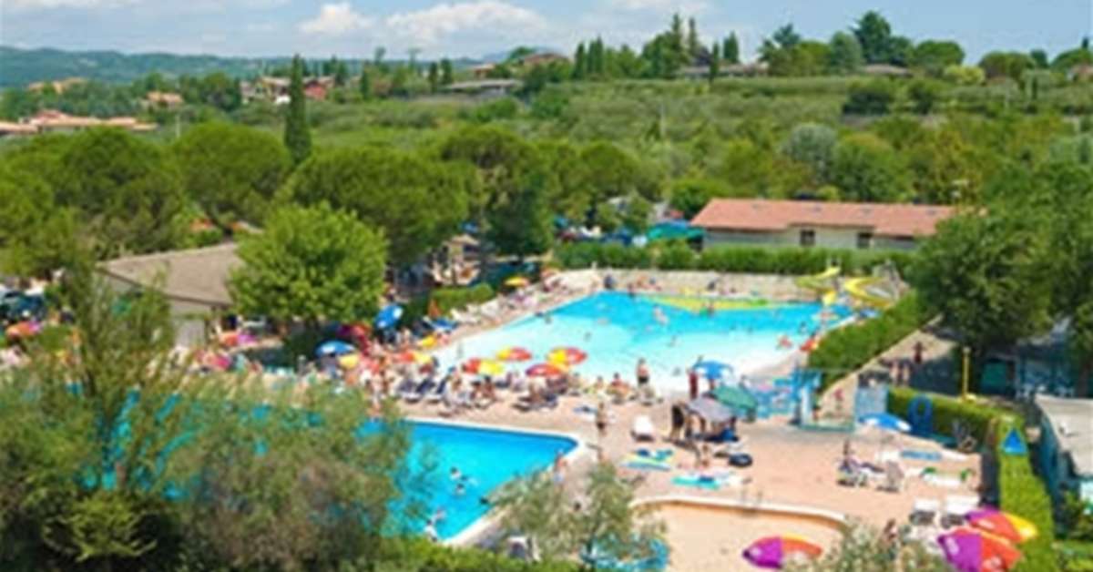 Een foto van het zwembad bij Camping Cisano & San Vito