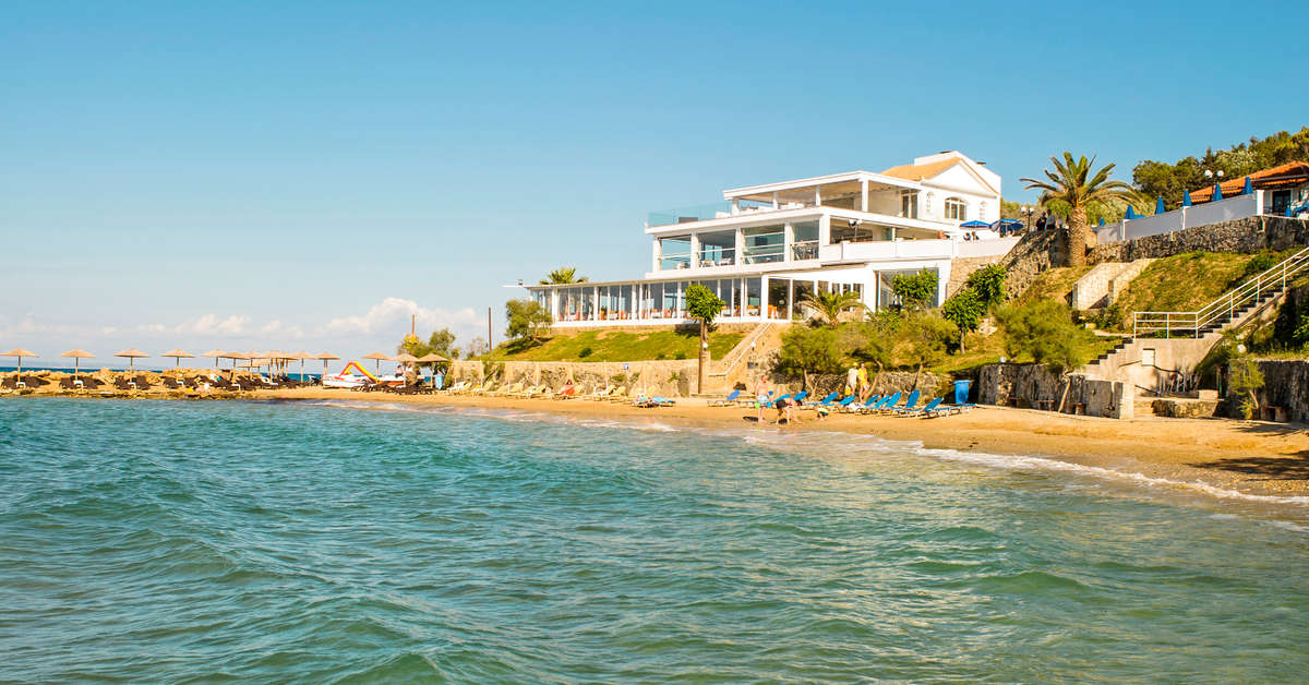 Een foto van de buitenkant van Alexandra Beach Resort