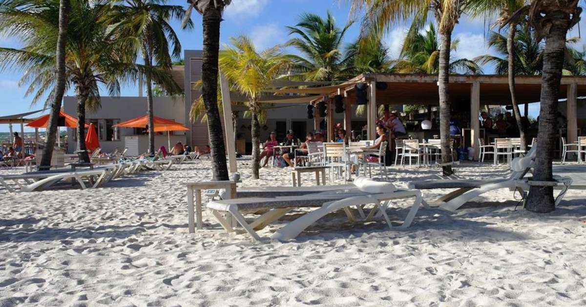 Een foto van het strand bij Eden Beach Resort