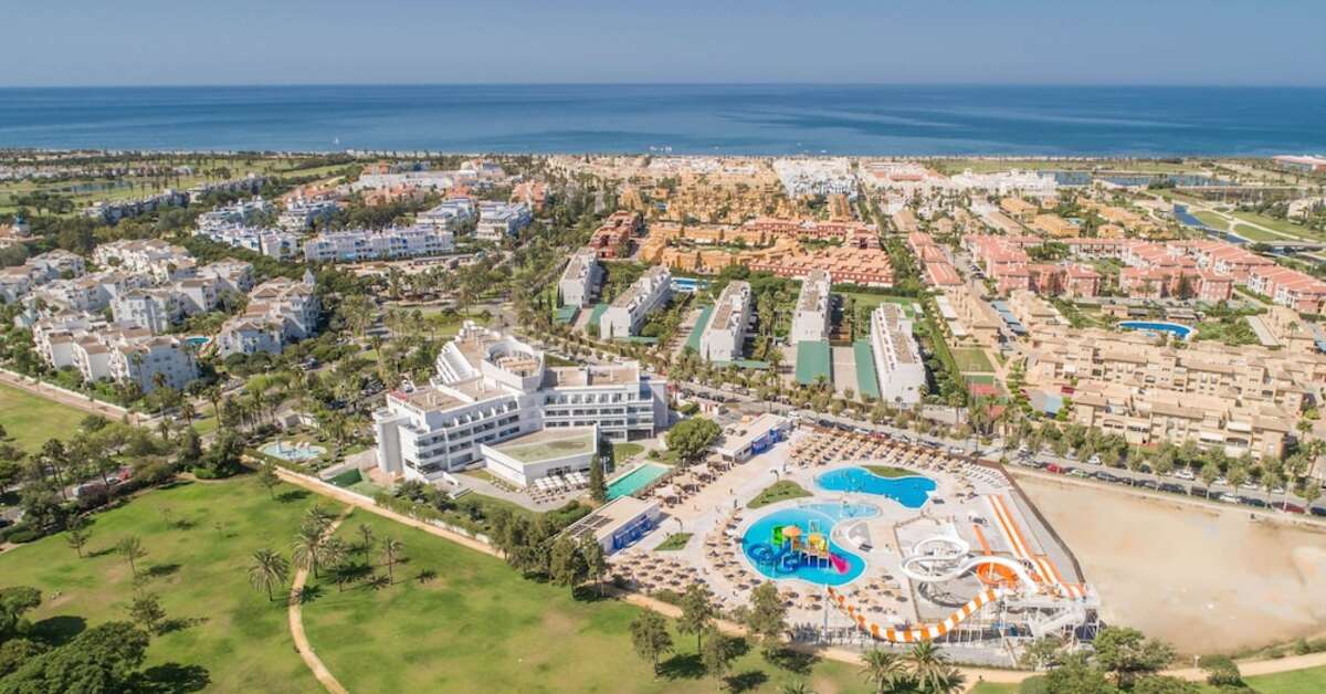 Een foto van de buitenkant van Alegria Costa Ballena