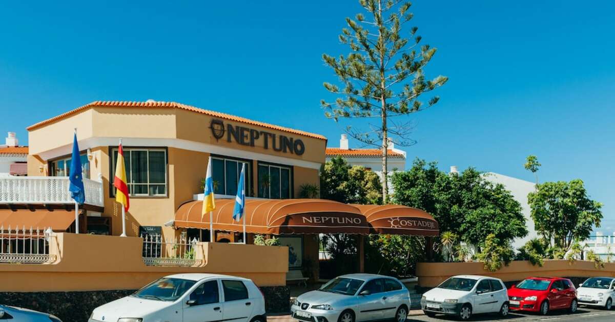 Een foto van de buitenkant van Aparthotel Neptuno