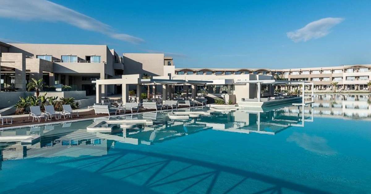 Een foto van het zwembad bij Euphoria Resort
