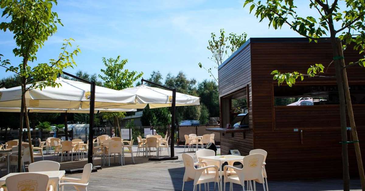 Een foto van het terras bij Camping Ca Savio