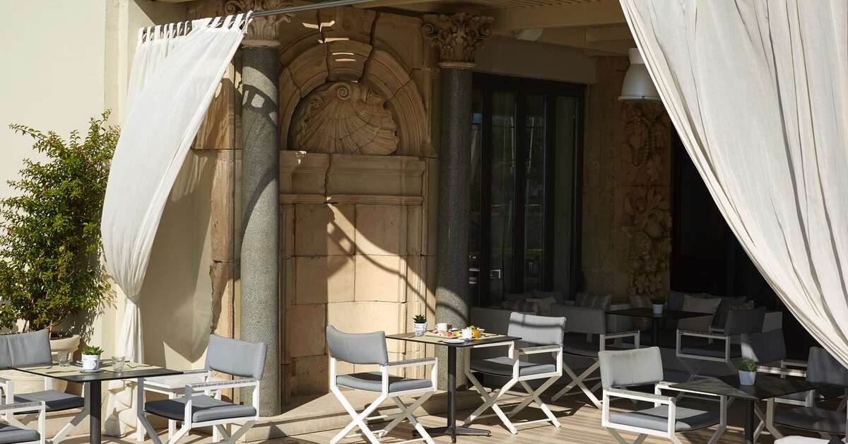 Een foto van het terras bij Mon Repos Palace Hotel