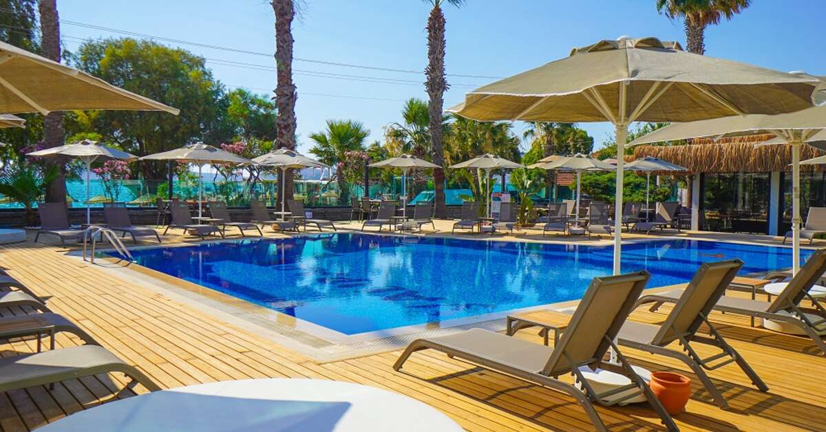 Een foto van het zwembad bij Yalipark Beach Hotel