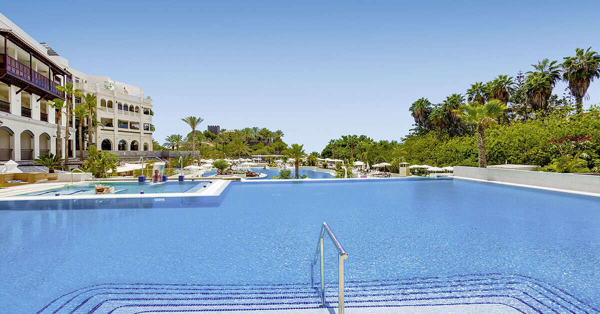 Een foto van het zwembad bij Gran Tacande Wellness & Relax