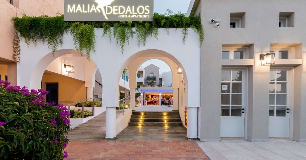 Een foto van de buitenkant van Dedalos Hotel