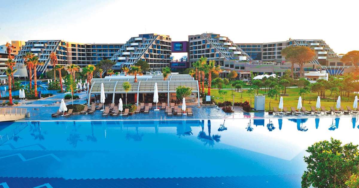 Een foto van het zwembad bij Susesi Luxury Resort