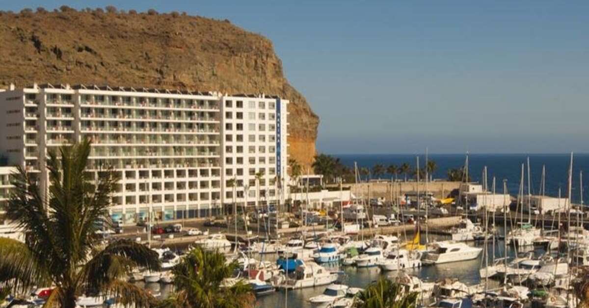 Een foto van de buitenkant van Hotel Marina Suites