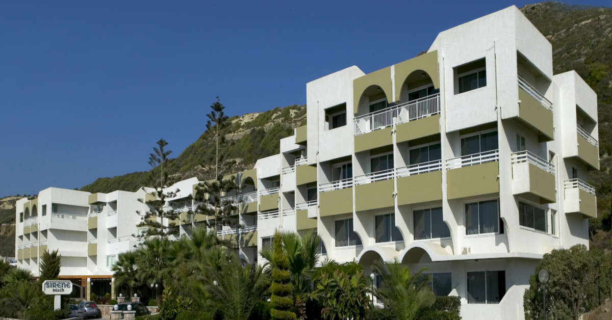 Een foto van de buitenkant van Sirene Beach Hotel
