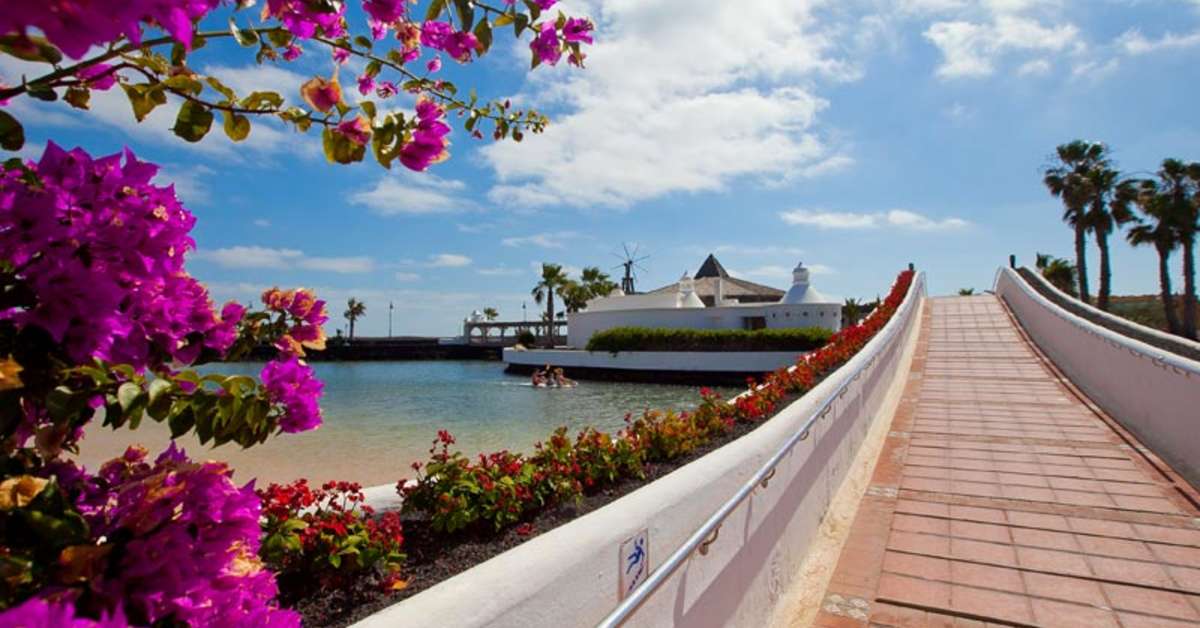 Een foto van de buitenkant van Sands Beach Resort