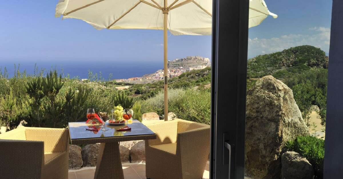 Een foto van het terras bij Bajaloglia Resort