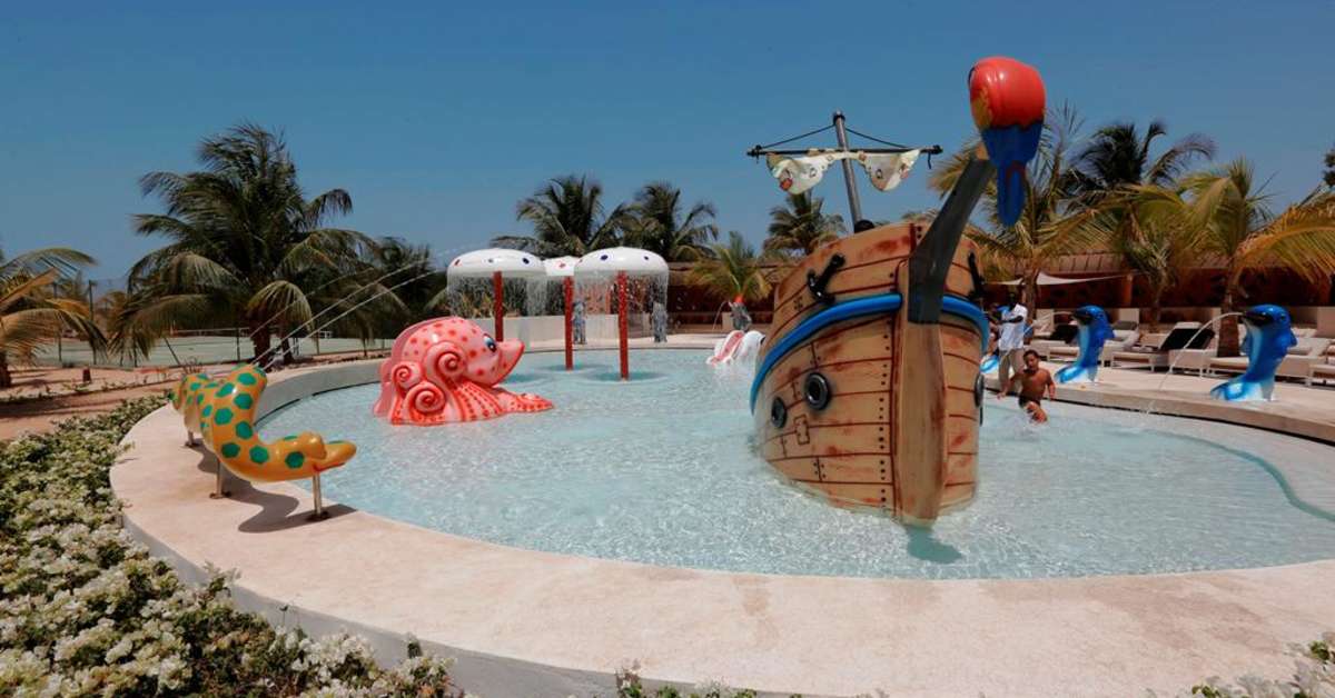 Een foto van het zwembad bij Lamantin Beach Hotel Resort & Spa