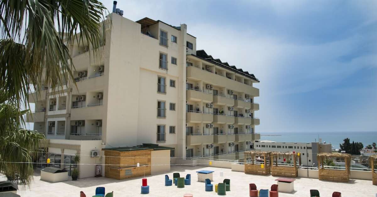 Een foto van de buitenkant van Sun Beach Hill