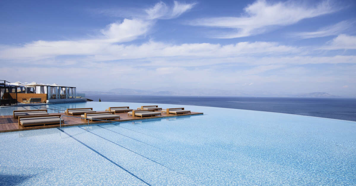 Een foto van het zwembad bij Angsana Corfu Resort & Spa