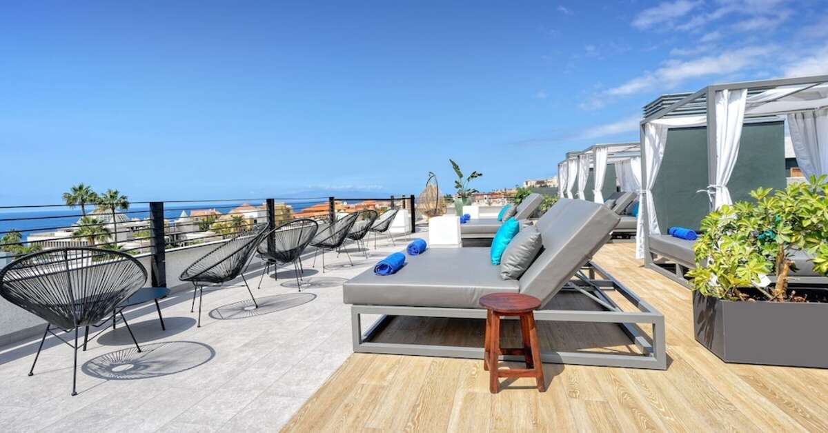 Een foto van het terras bij Hovima Suites Costa Adeje