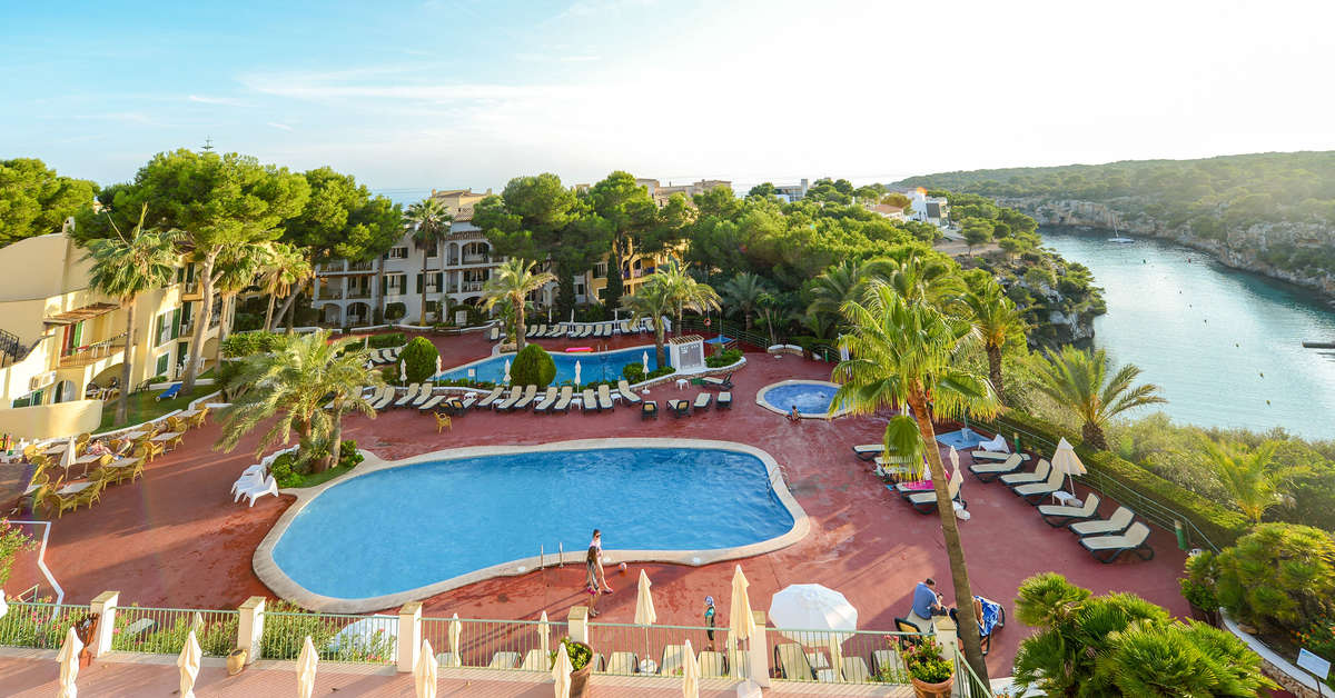 Een foto van het zwembad bij Ona Cala Pi Club Aparthotel
