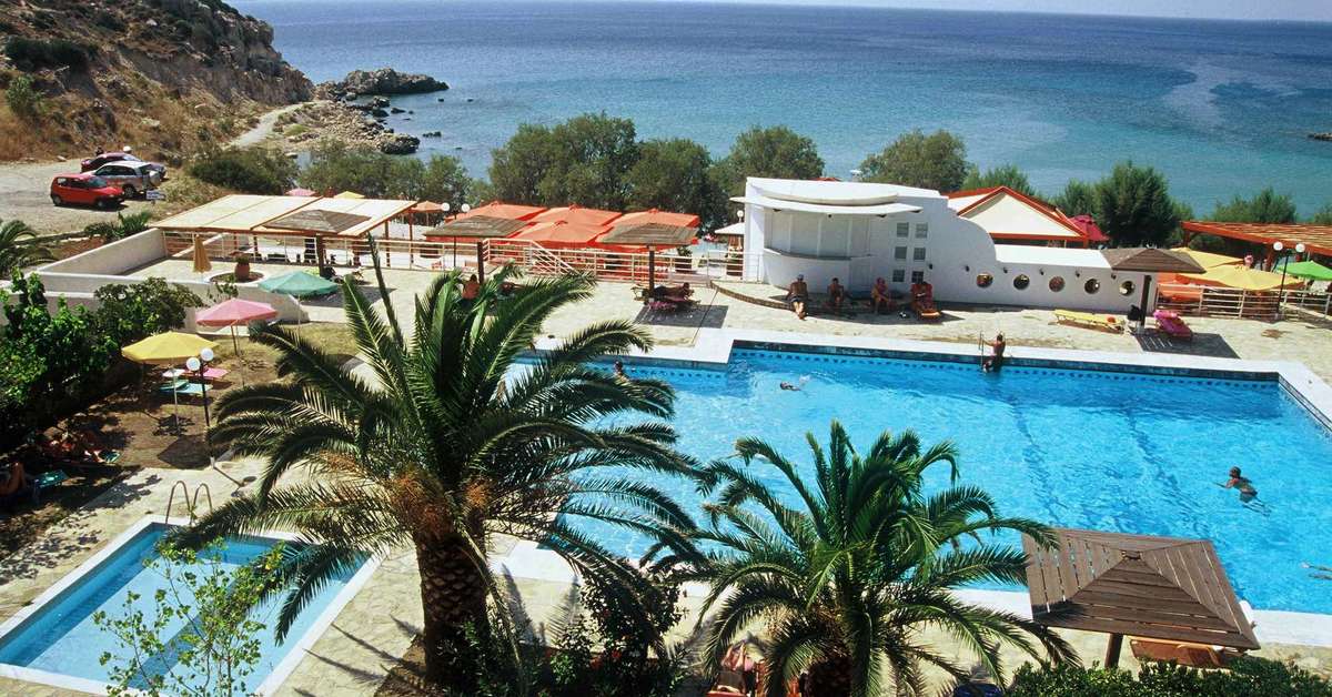 Een foto van het zwembad bij Glicorisa Beach Hotel