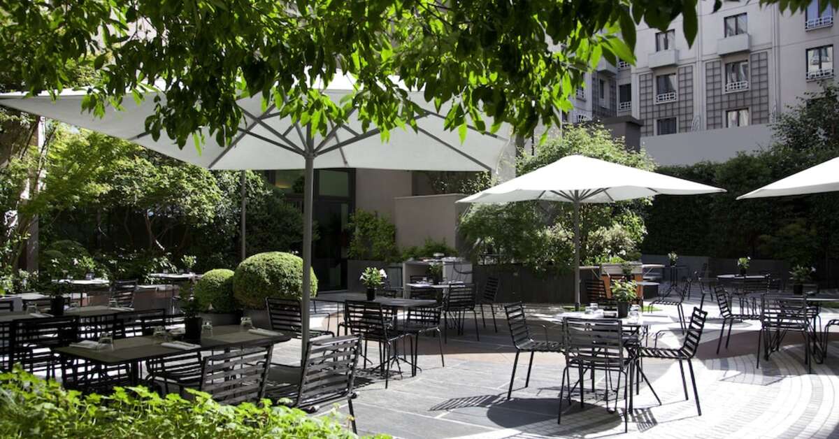 Een foto van het terras bij Novotel Paris Les Halles