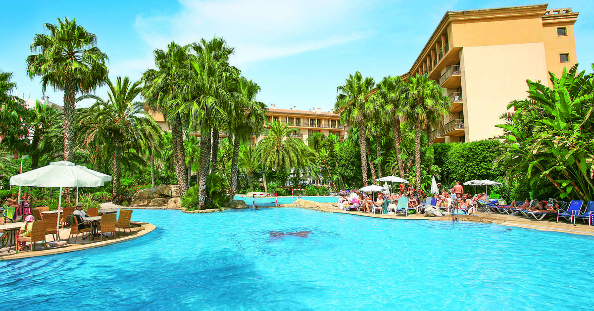 Een foto van het zwembad bij Allsun Hotel Estrella & Coral de Mar