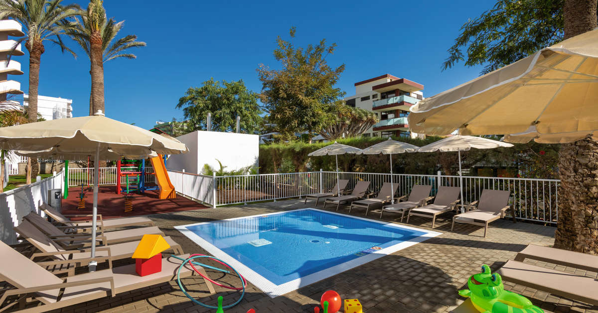 Een foto van het zwembad bij Riu Palace Palmeras