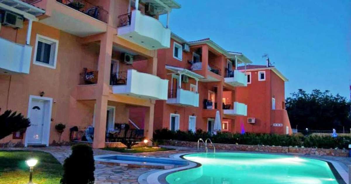 Een foto van het zwembad bij Appartementen Ifigenia