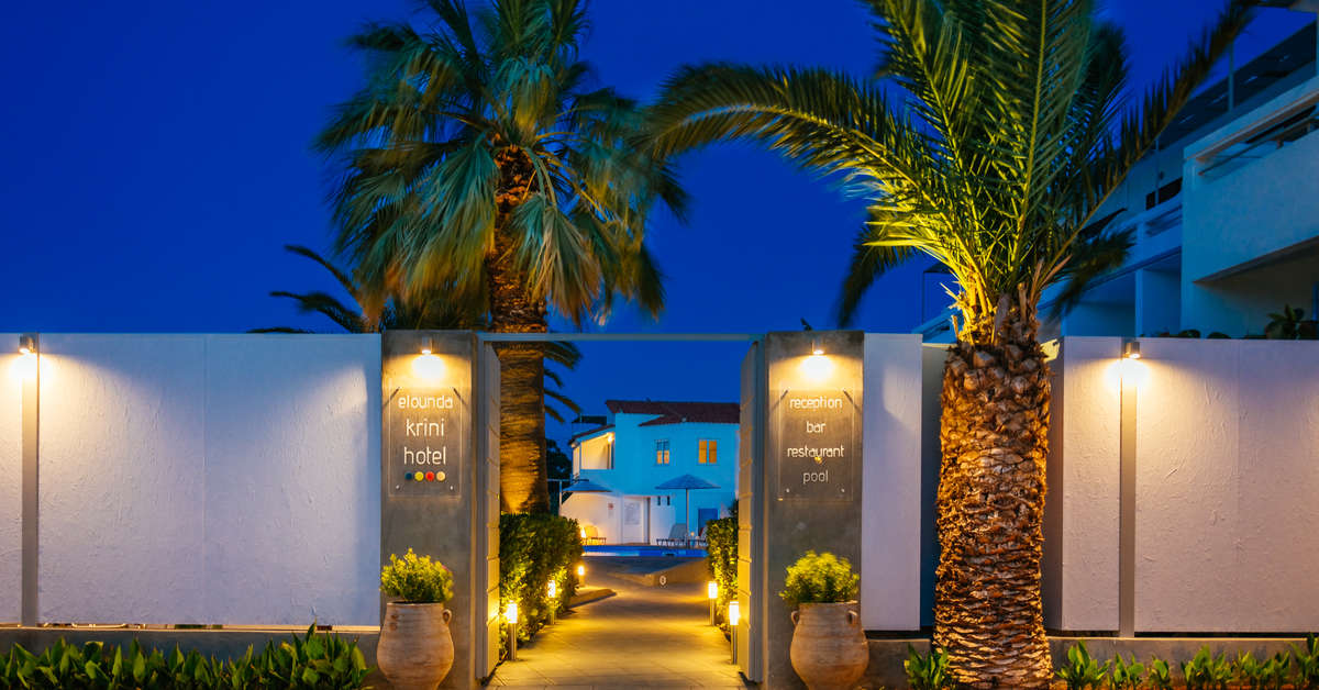 Een foto van de buitenkant van Elounda Krini Hotel