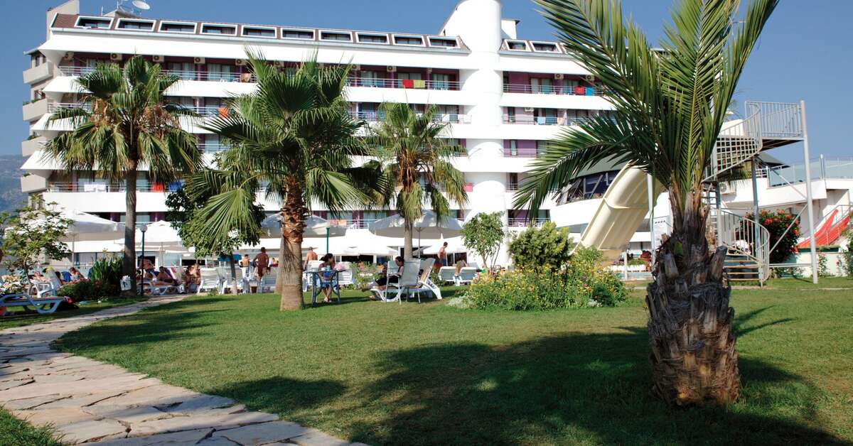 Een foto van de buitenkant van Hotel Drita