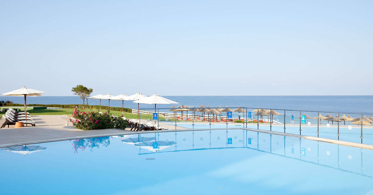 Een foto van het zwembad bij Istion Club & Spa