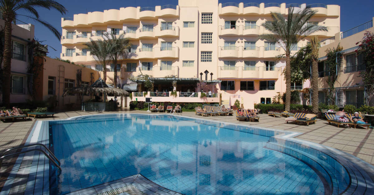 Een foto van het zwembad bij Sea Garden Hotel