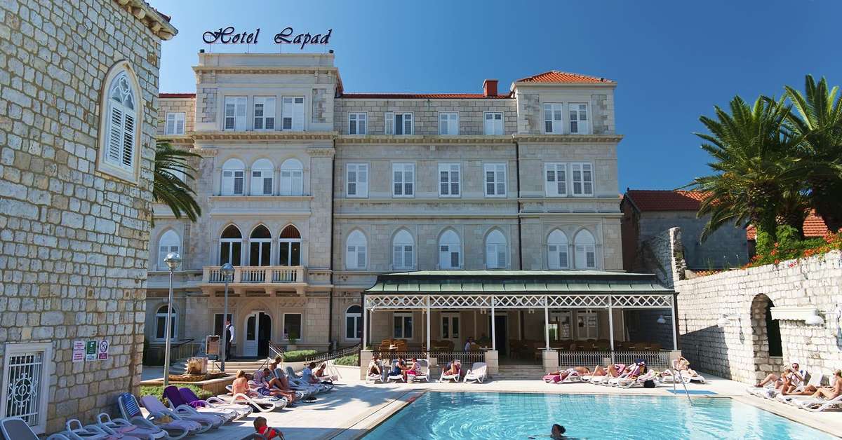 Ein Foto vom Pool im Hotel Lapad