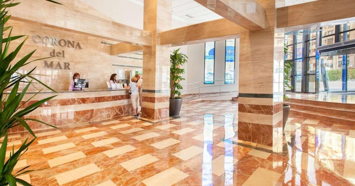 Een foto van het interieur van RH Corona del Mar