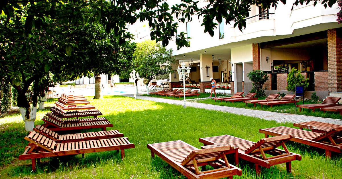 Een foto van het terras bij Hotel Boulevard