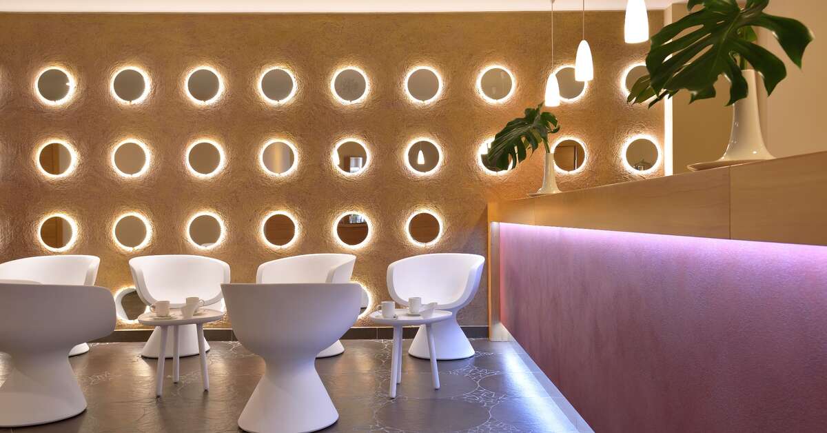 Een foto van het interieur van Aqualux Hotel Spa Suite & Terme